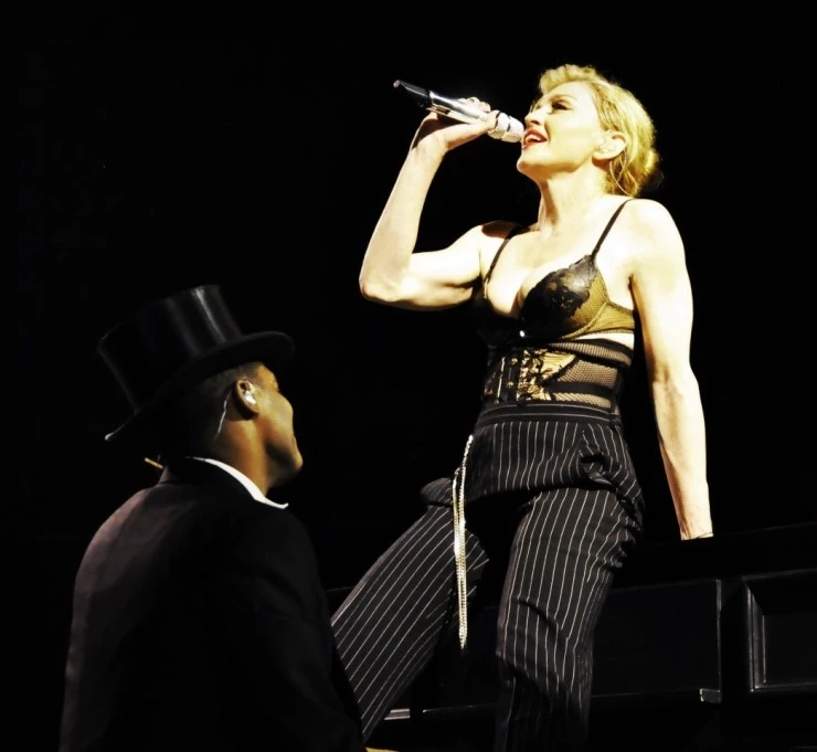Кадр из Мадонна: MDNA тур (2013) Кадр из Мадонна: MDNA тур (2013)