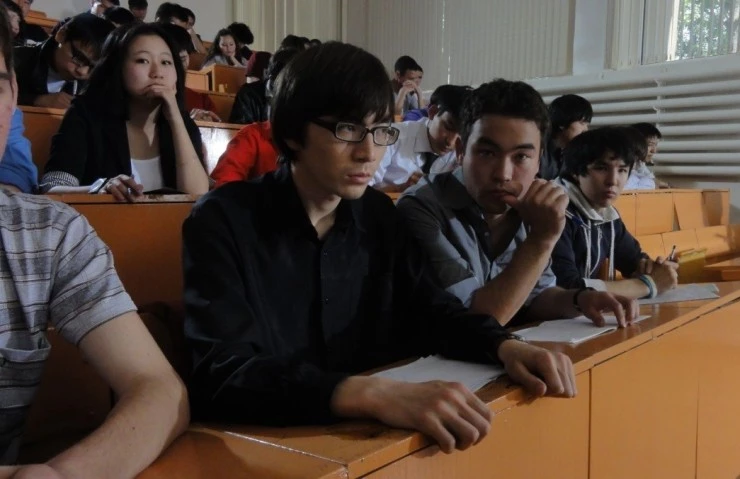 Кадр из Студент (2012) Кадр из Студент (2012)