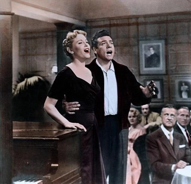 Кадр из Серенада (1956) Кадр из Серенада (1956)