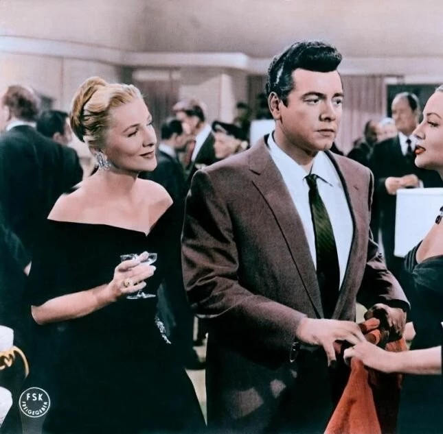 Кадр из Серенада (1956) Кадр из Серенада (1956)