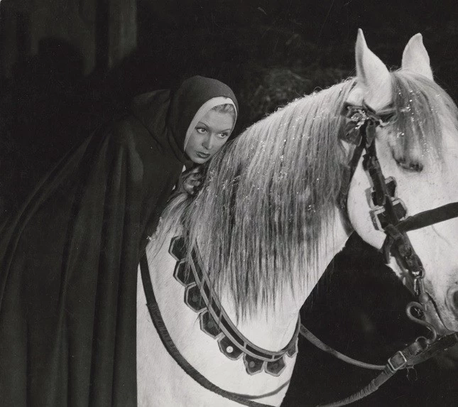 Кадр из Красавица и чудовище (1946) Кадр из Красавица и чудовище (1946)