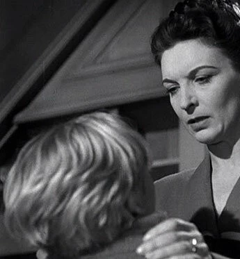 Кадр из Поверженный идол (1948) Кадр из Поверженный идол (1948)