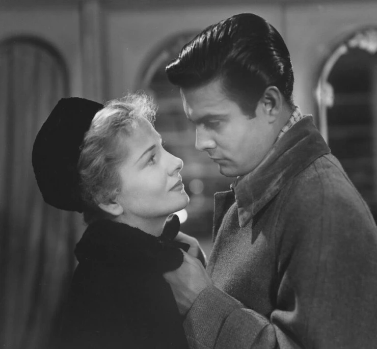 Кадр из Письмо незнакомки (1948) Кадр из Письмо незнакомки (1948)