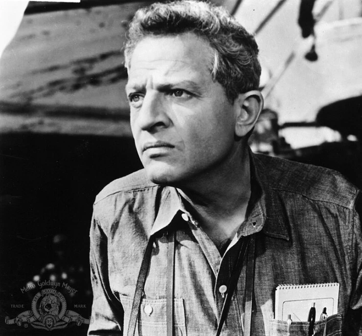 Кадр из Никогда в воскресенье (1960) Кадр из Никогда в воскресенье (1960)