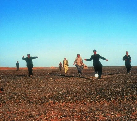 Кадр из В этом мире (2002) Кадр из В этом мире (2002)