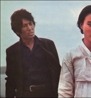 Кадр из Остров Ио (1977) Кадр из Остров Ио (1977)