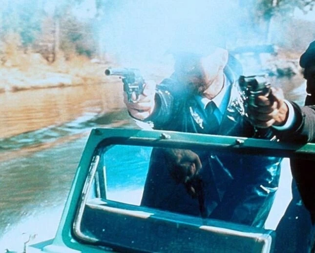 Кадр из Акулы (1999) Кадр из Акулы (1999)