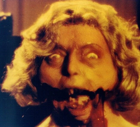 Кадр из Бешеные бабушки (1988) Кадр из Бешеные бабушки (1988)