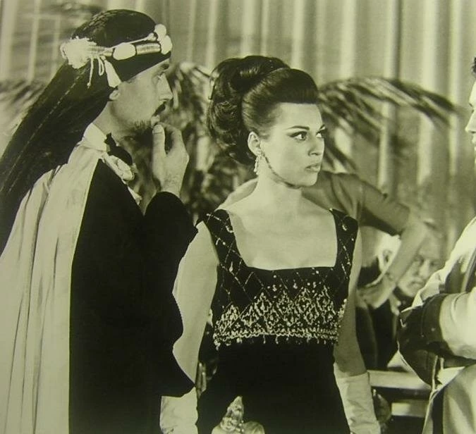 Кадр из Каникулы в гареме (1965) Кадр из Каникулы в гареме (1965)