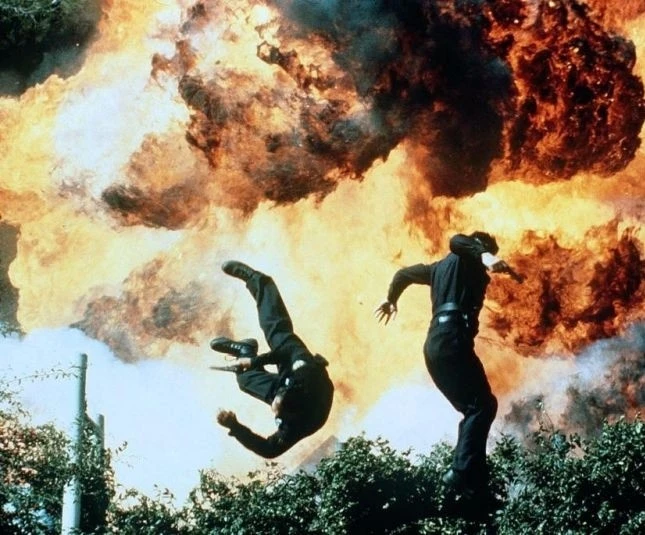 Кадр из Судный день (1999) Кадр из Судный день (1999)