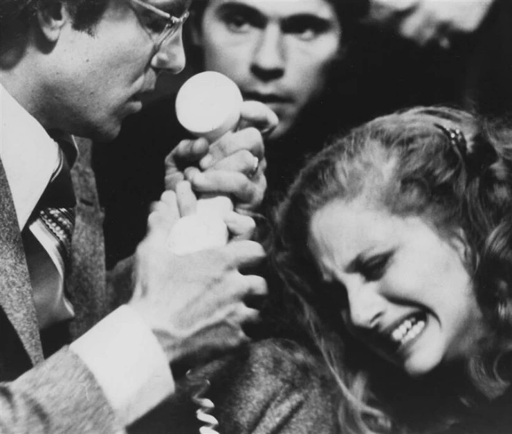 Кадр из Когда звонит незнакомец (1979) Кадр из Когда звонит незнакомец (1979)