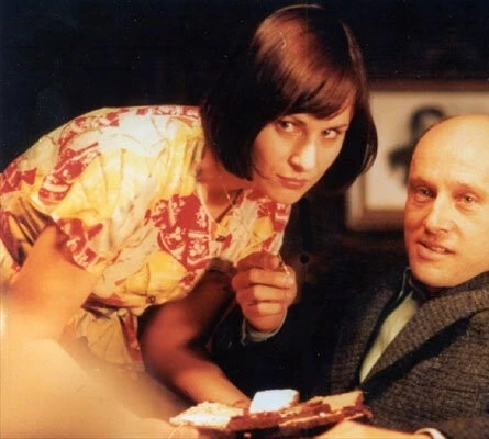 Кадр из Подальше от окна (2000) Кадр из Подальше от окна (2000)