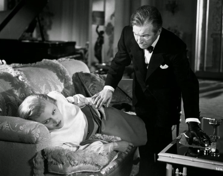 Кадр из Вне подозрений (1947) Кадр из Вне подозрений (1947)