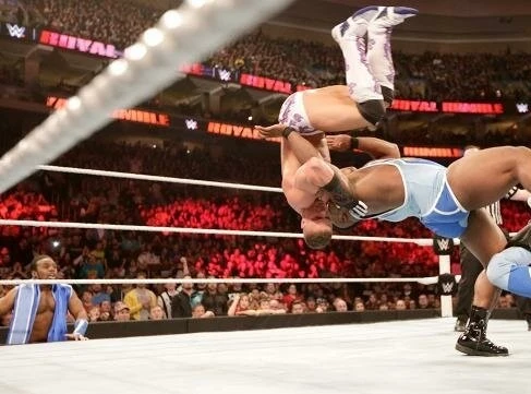 Кадр из WWE Королевская битва (2015) Кадр из WWE Королевская битва (2015)