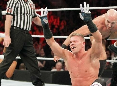 Кадр из WWE Королевская битва (2015) Кадр из WWE Королевская битва (2015)