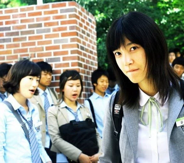 Кадр из ДоРеМиФаСольЛяСиДо (2008) Кадр из ДоРеМиФаСольЛяСиДо (2008)