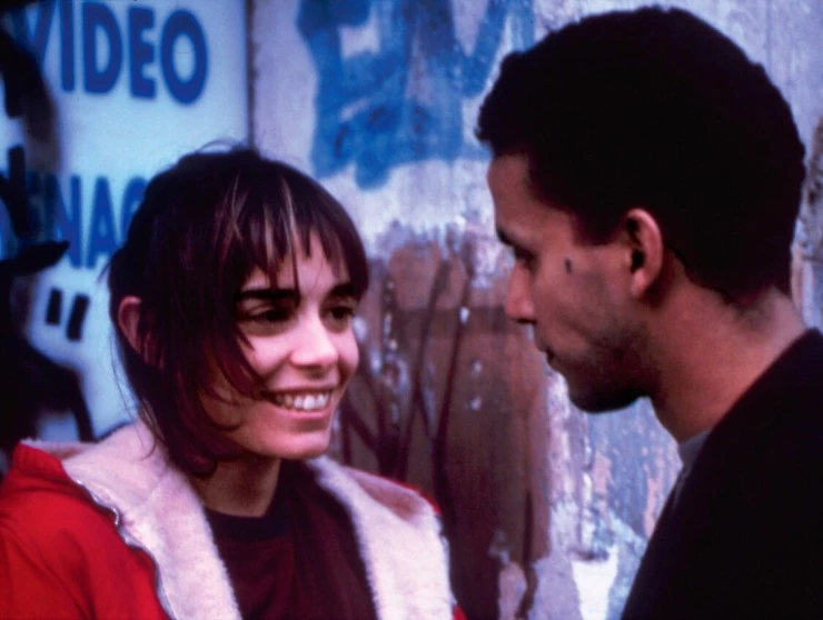 Кадр из По вине Вольтера (2000) Кадр из По вине Вольтера (2000)