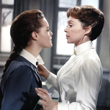 Кадр из Девушки в униформе (1958) Кадр из Девушки в униформе (1958)