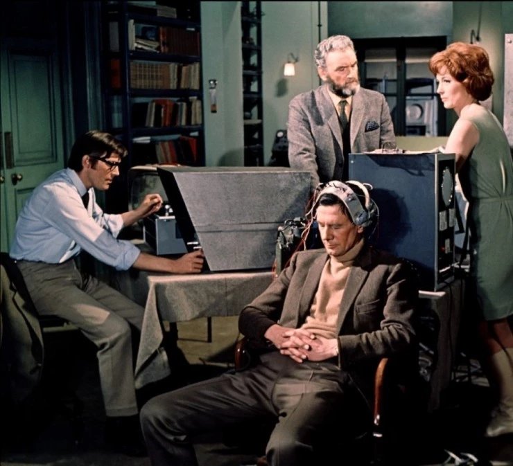 Кадр из Куотермасс и колодец (1967) Кадр из Куотермасс и колодец (1967)