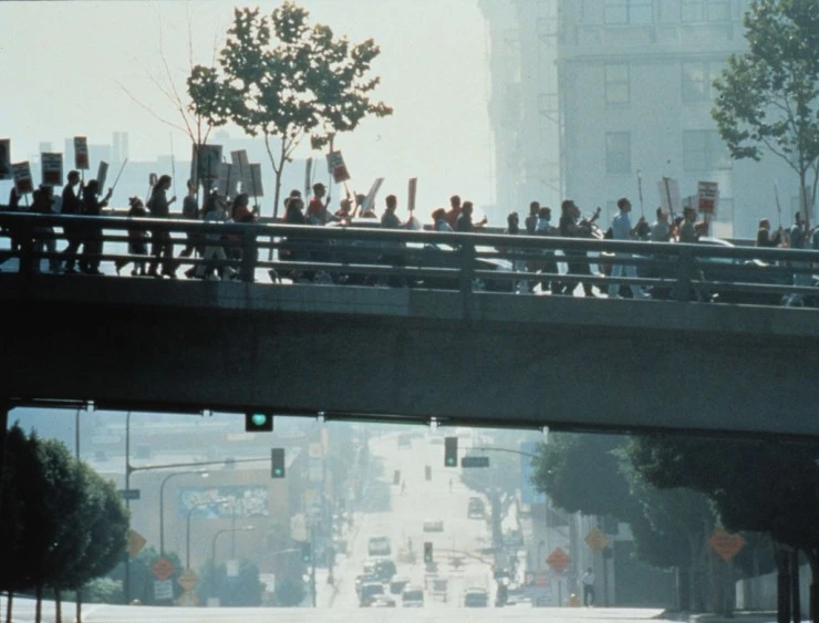 Кадр из Хлеб и розы (2000) Кадр из Хлеб и розы (2000)