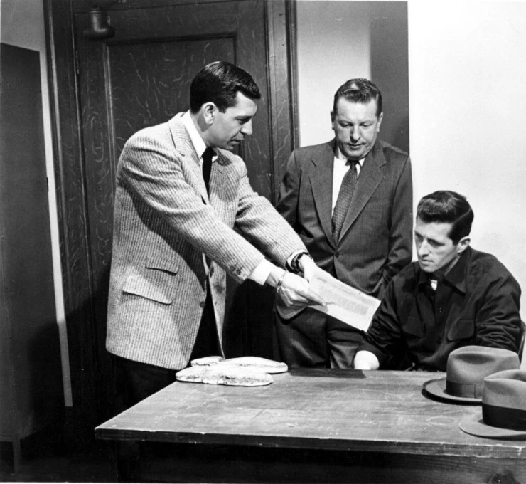 Кадр из Сети зла (1954) Кадр из Сети зла (1954)