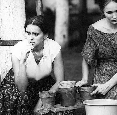 Кадр из ...на асфальте коней пасла (1982) Кадр из ...на асфальте коней пасла (1982)