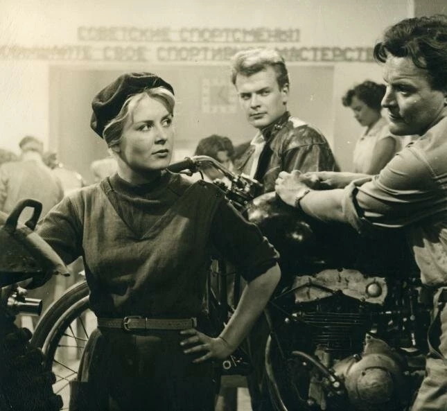Кадр из Опасные повороты (1961) Кадр из Опасные повороты (1961)
