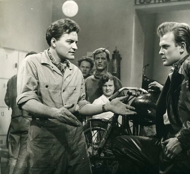 Кадр из Опасные повороты (1961) Кадр из Опасные повороты (1961)