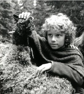 Кадр из Ронья, дочь разбойника (1984) Кадр из Ронья, дочь разбойника (1984)