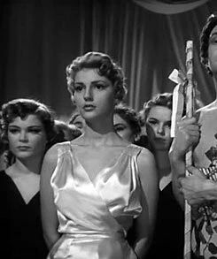 Кадр из Интриганки (1954) Кадр из Интриганки (1954)