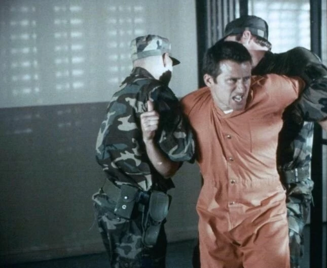 Кадр из Гром в пустыне (1999) Кадр из Гром в пустыне (1999)