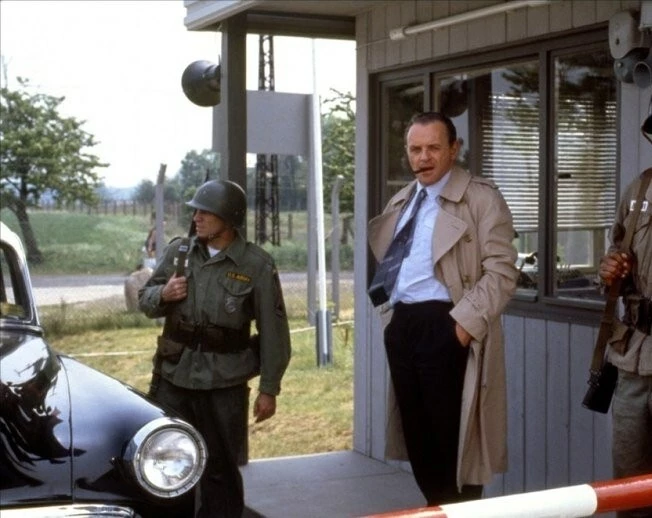 Кадр из Невиновный (1993) Кадр из Невиновный (1993)