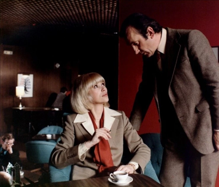 Кадр из Розовый телефон (1975) Кадр из Розовый телефон (1975)