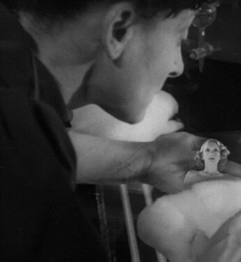 Кадр из Дьявольская кукла (1936) Кадр из Дьявольская кукла (1936)