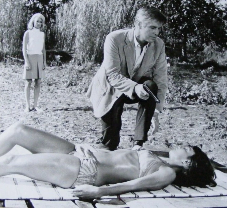 Кадр из Карточный домик (1968) Кадр из Карточный домик (1968)
