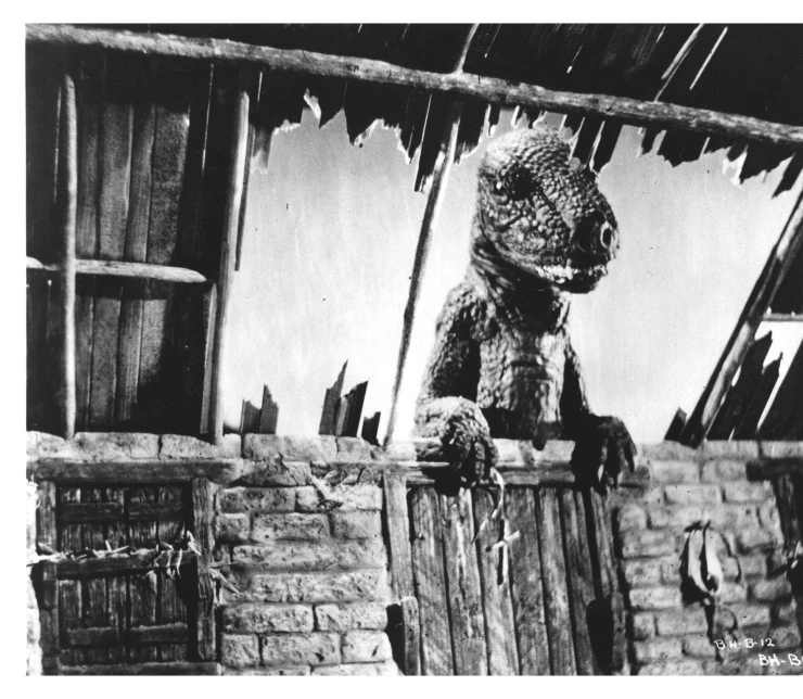 Кадр из Чудовище пещерной горы (1956) Кадр из Чудовище пещерной горы (1956)