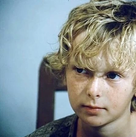 Кадр из Сиротка (1976) Кадр из Сиротка (1976)