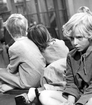 Кадр из Сиротка (1976) Кадр из Сиротка (1976)