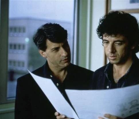 Кадр из Между двух огней (1993) Кадр из Между двух огней (1993)