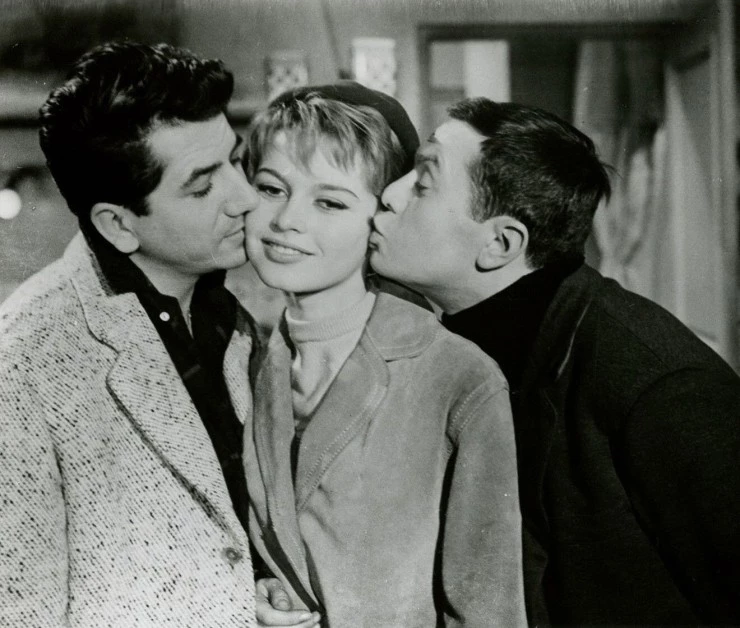 Кадр из Обрывая лепестки ромашки (1956) Кадр из Обрывая лепестки ромашки (1956)