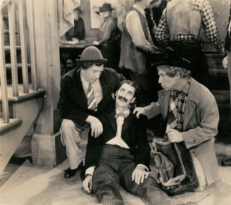 Кадр из На Запад (1940) Кадр из На Запад (1940)