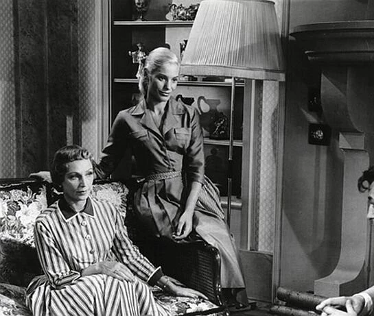 Кадр из Иностранная интрига (1956) Кадр из Иностранная интрига (1956)