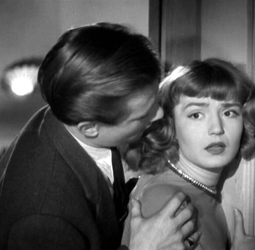 Кадр из Свидание в июле (1949) Кадр из Свидание в июле (1949)