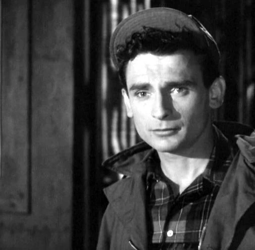 Кадр из Свидание в июле (1949) Кадр из Свидание в июле (1949)